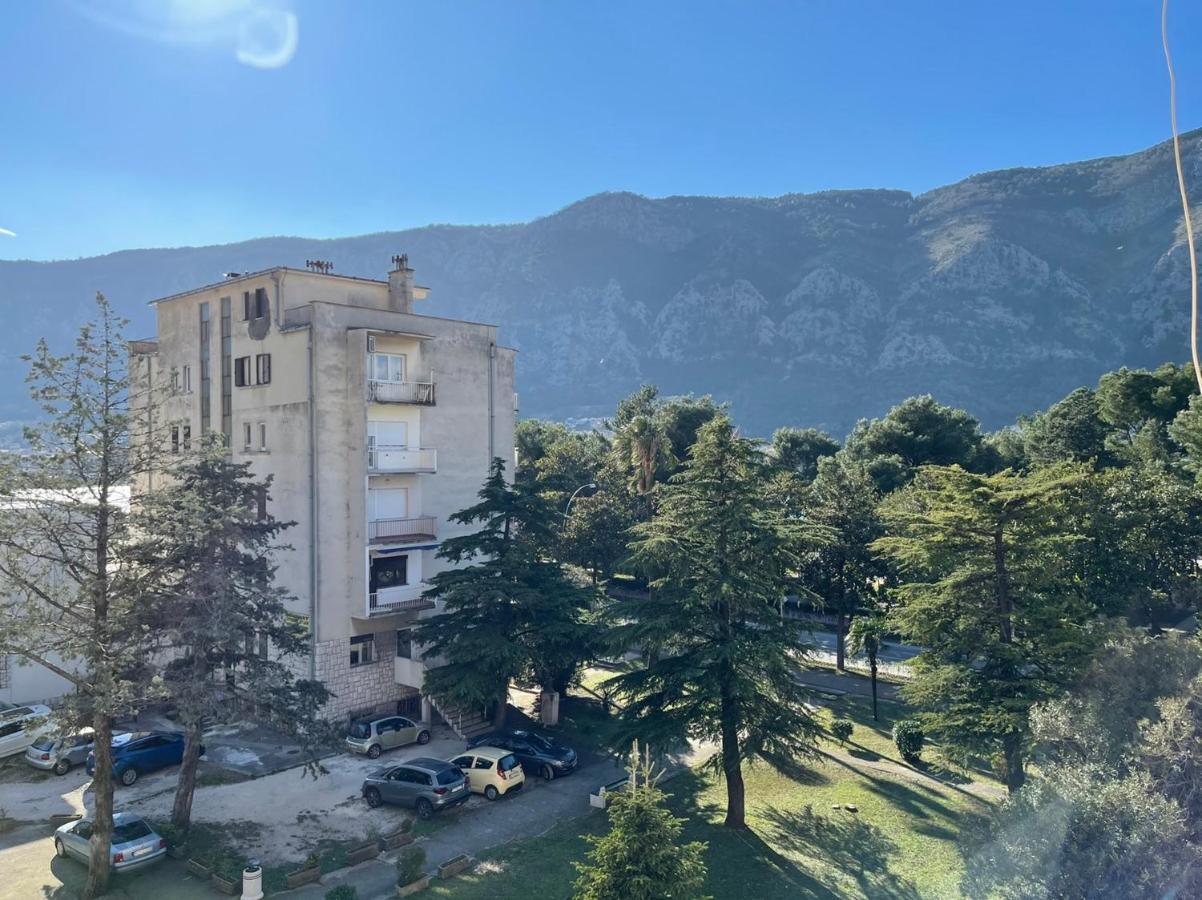 Downtown Apartment Cattaro Esterno foto